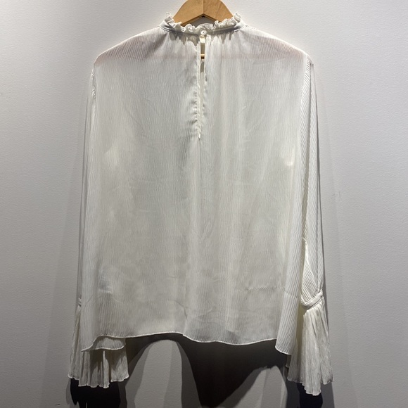NWOT white blouse - Picture 2 of 3